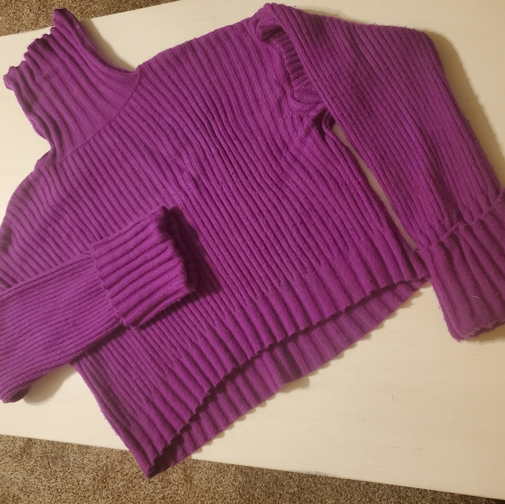 Nine West, very purple turtleneck, crop front, sweater, size M